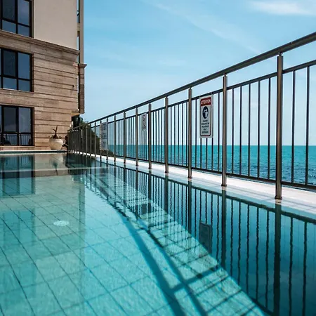 Hotel apartamentowy Cabacum Pleasure Beachfront - 50m To And Pool Warna