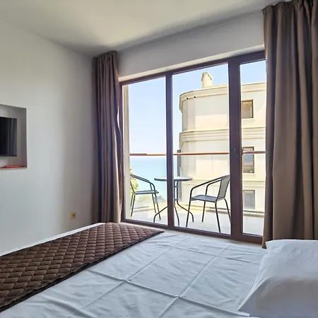 Cabacum Pleasure Beachfront - 50m To And Pool 3*